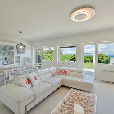 Dream By The Sea Villa *