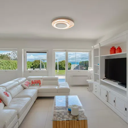 Villa Dream By The Sea *